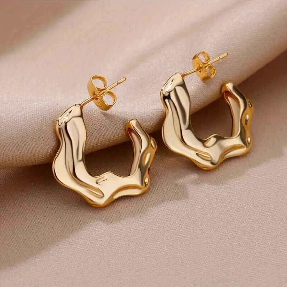 ✨✨Contemporary Gold-Toned Fluid Shape Earrings✨✨💕 - Picture 2 of 7